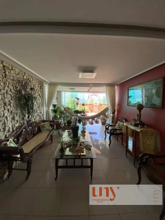Cobertura linear com 3 quartos à beira mar do bairro de Manaíra