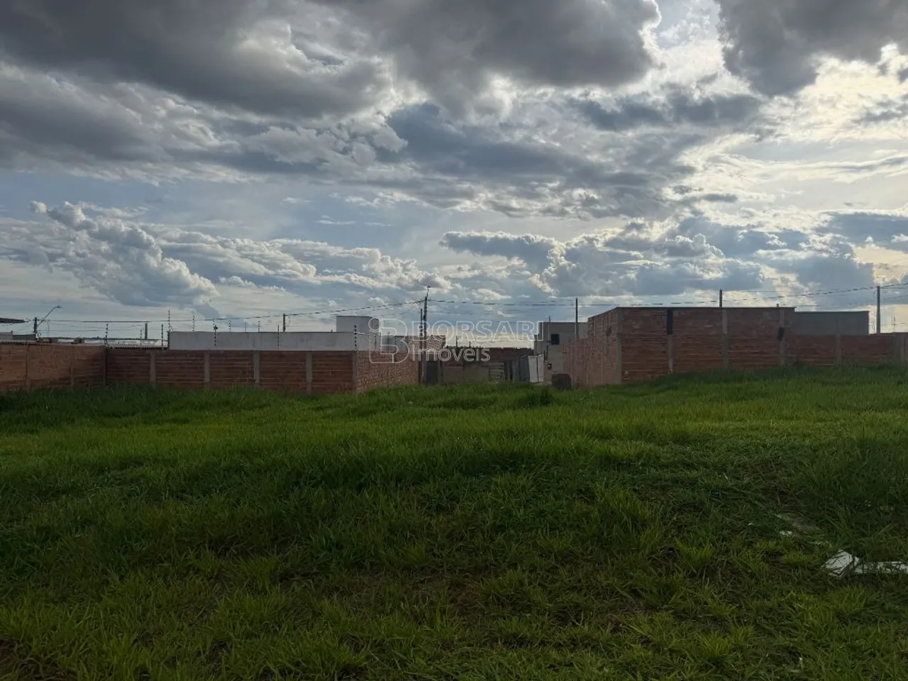 Venda de Terreno / Padrão na cidade de Araraquara