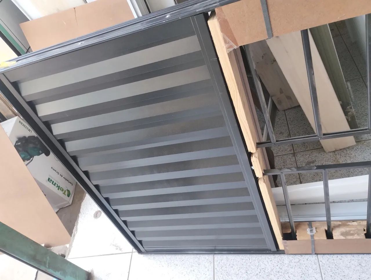 Veneziana 120x100 com grade alumínio preto brimak - Foto 2