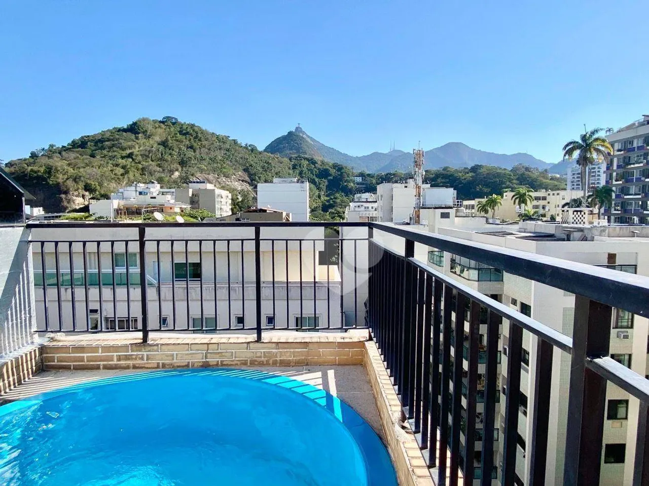 Cobertura com terraço, piscina, varanda, 4 quartos, suíte, 2 vagas à venda, 205 m² por R$