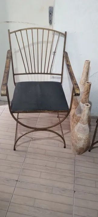 Cadeira antiga de ferro estilo auro velho (sem os vasos) - Foto 4