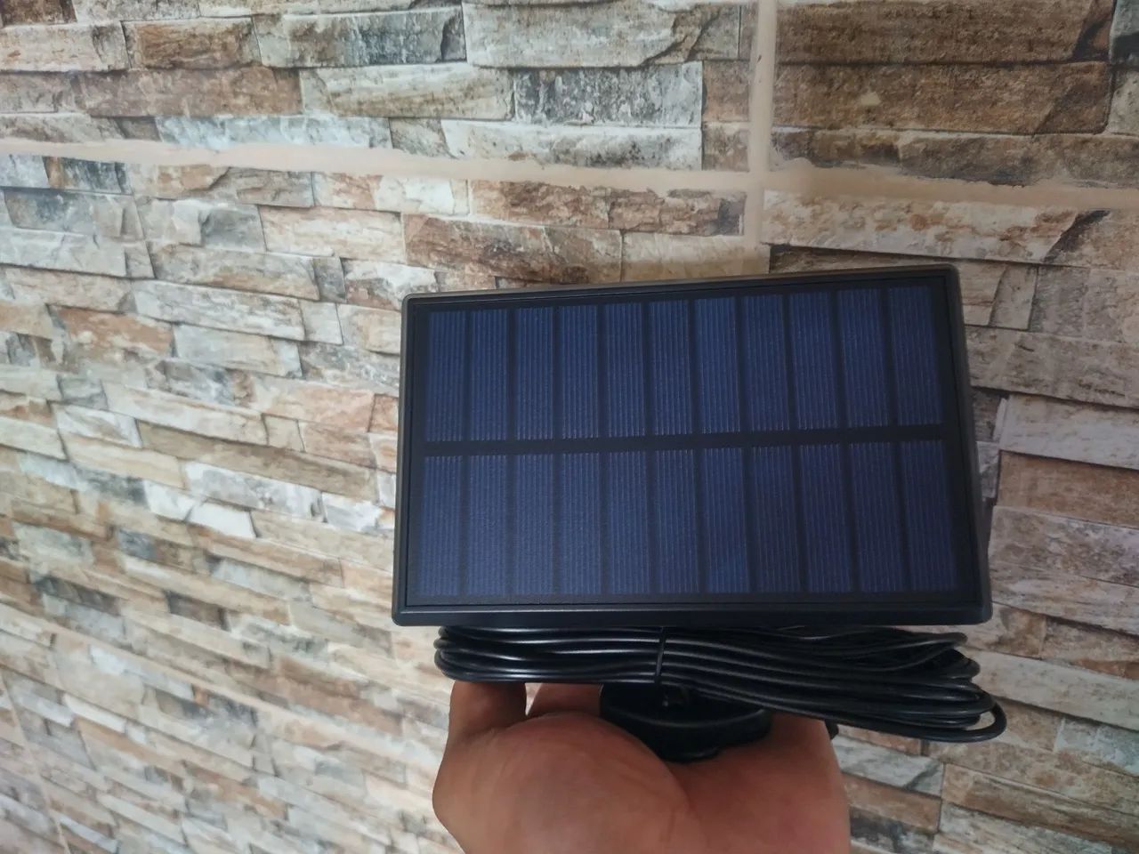 LUMINÁRIA COM SENSOR DE MOVIMENTO É CARREGAMENTO SOLAR  - Foto 4