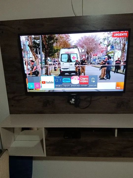Vendo duas TVs 1) Smart e 1 ) de. Led - Foto 2