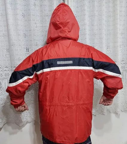 Jaqueta vermelha impermeável  - Foto 5