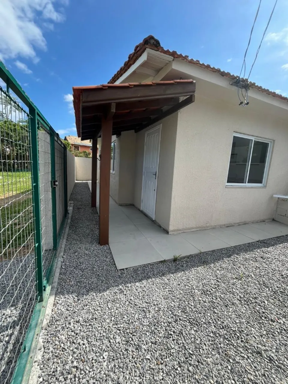 casa com 2 dormitórios a 350m da Praia do Campeche - aluguel anual