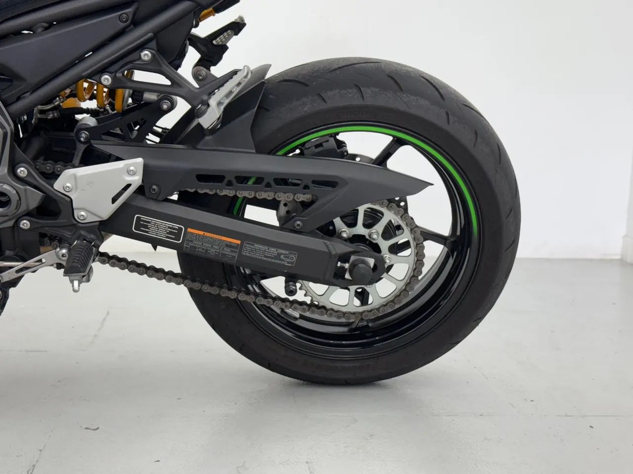 KAWASAKI Z900 R EDITION 2023 - 3.950 KM - ACESSÓRIOS  - Foto 9