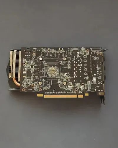 RX 570 4GB ASRock Phantom Gaming TROCAS EM PLACA SUPERIOR COM VOLTA - Foto 2