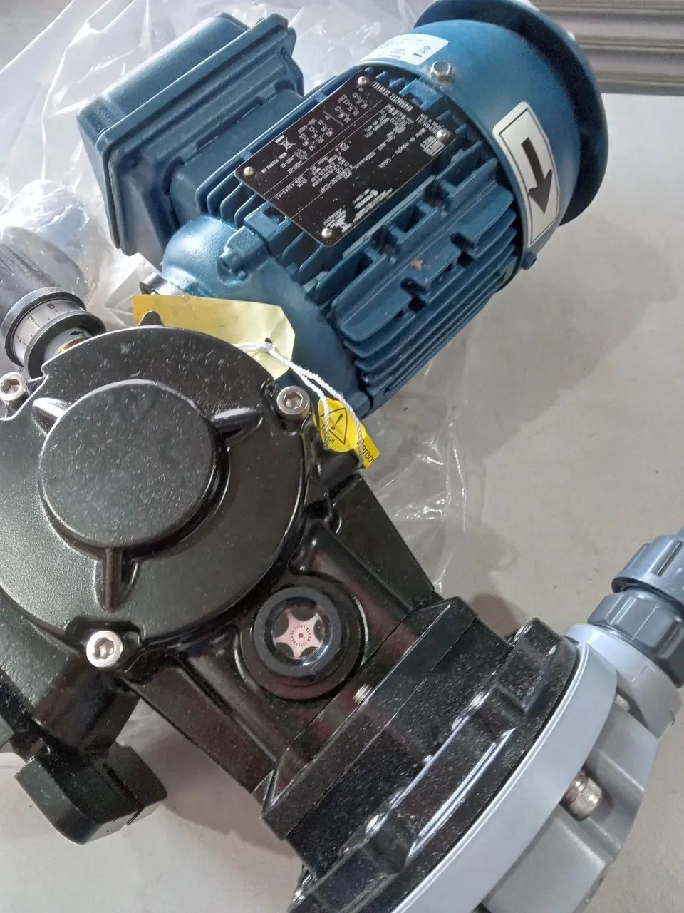 Bomba dosadora e motor elétrico - Foto 3
