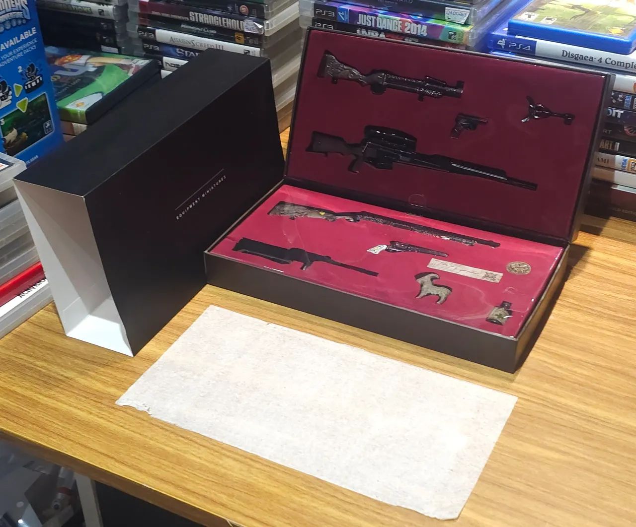 Resident Evil 8 Miniaturas de Equipamentos Original do jogo colecionavel
