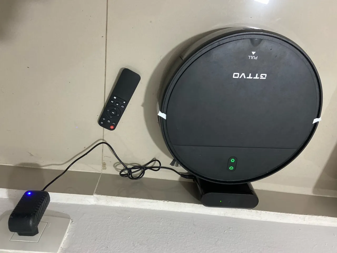 Robô aspirador passa pano , na caixa 