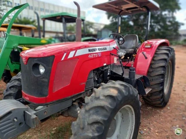 Trator Massey Ferguson  2016. 