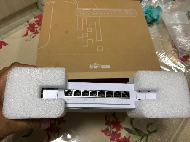 Switch Ubiquiti Unifi Enterprise 8 portas POE - Novo, sem uso. - Foto 2