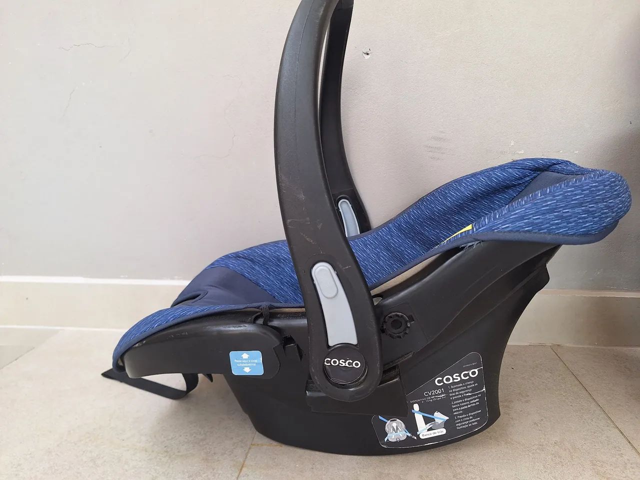 Bebê conforto Cozco azul marinho. - Foto 3