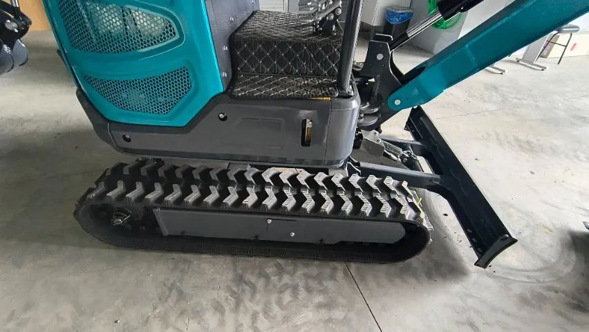 Mini Escavadeira 1800 kg motor 3 cilindros diesel  - Foto 4