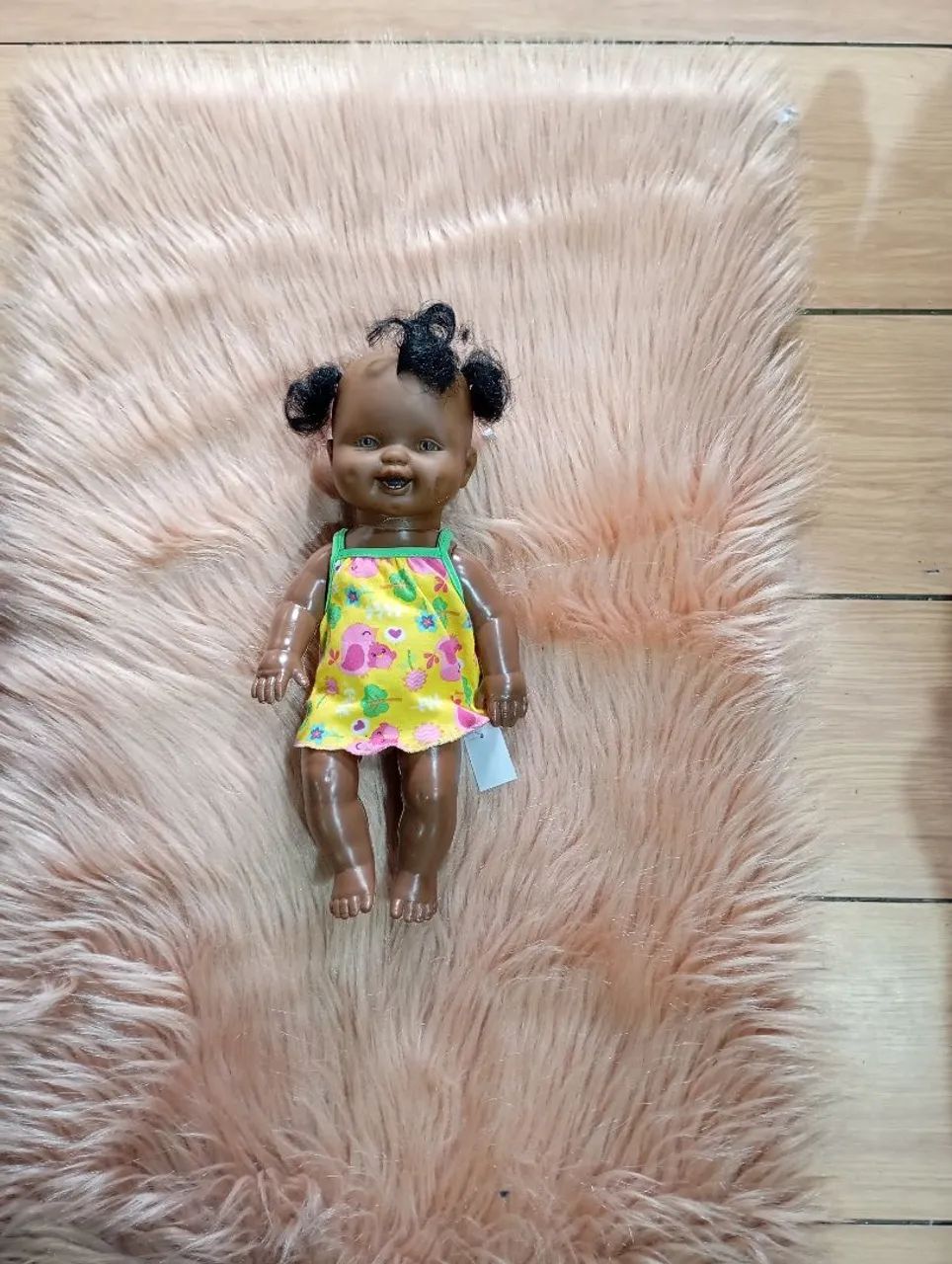 Boneca Negra com Vestido de Praia