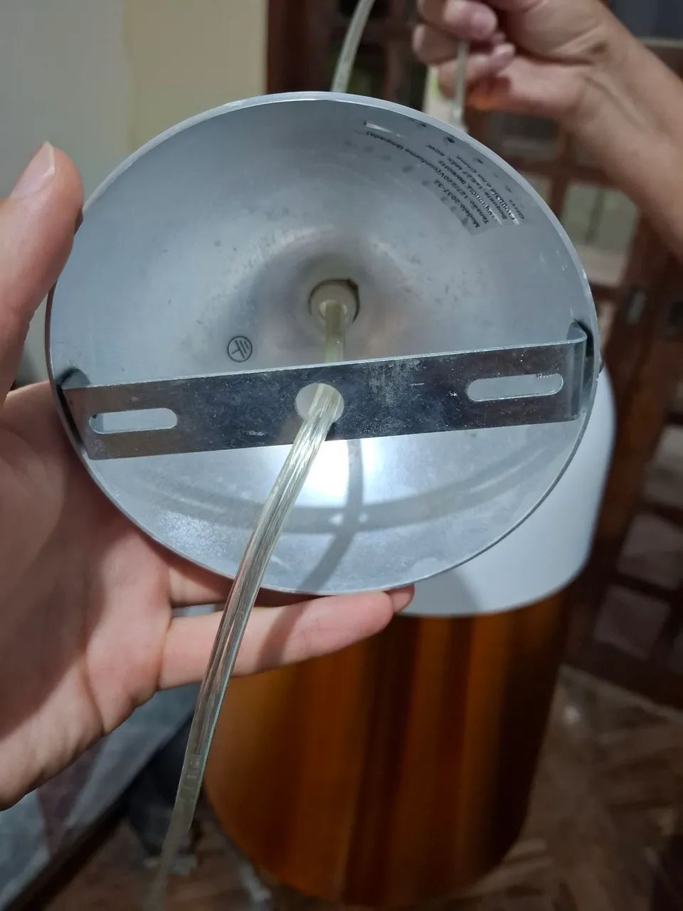 Par de Lustres Pendentes Altaluce - Branco e Dourado - Foto 3