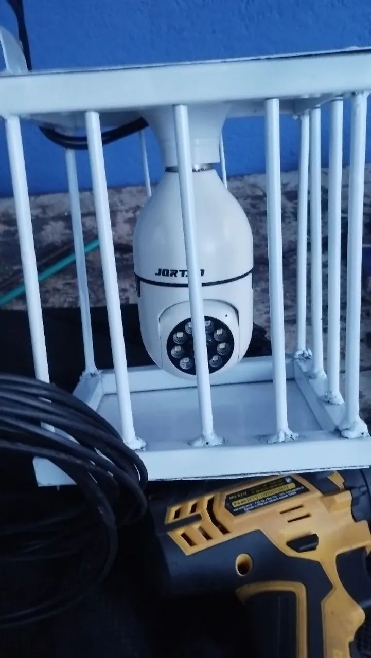 Câmera IP WiFi Inteligente em formato de lâmpada - Foto 2