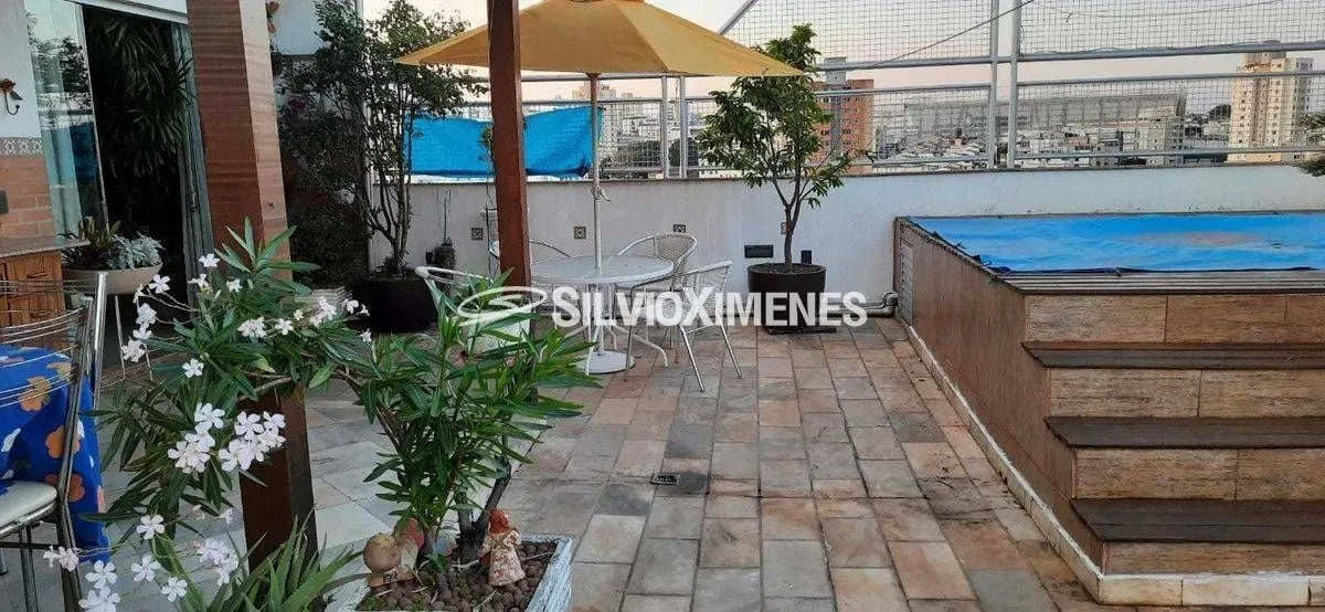Cobertura à venda com 200m², 4 quartos e 2 vagas