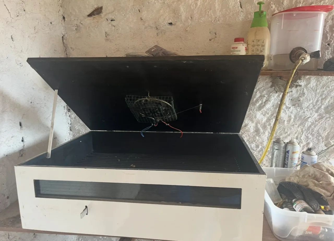 Vendo chocadeira gold para 120 ovos  - Foto 3
