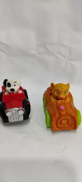 Carrinhos Miniaturas Disney Usado Rei leão e Dálmatas  - Foto 3