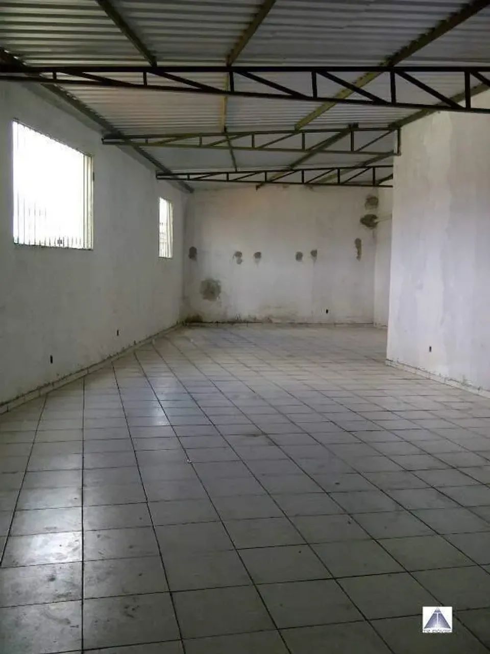 ANEXO COM 125M2 NO LINDEIA EM PONTO COMERCIAL!