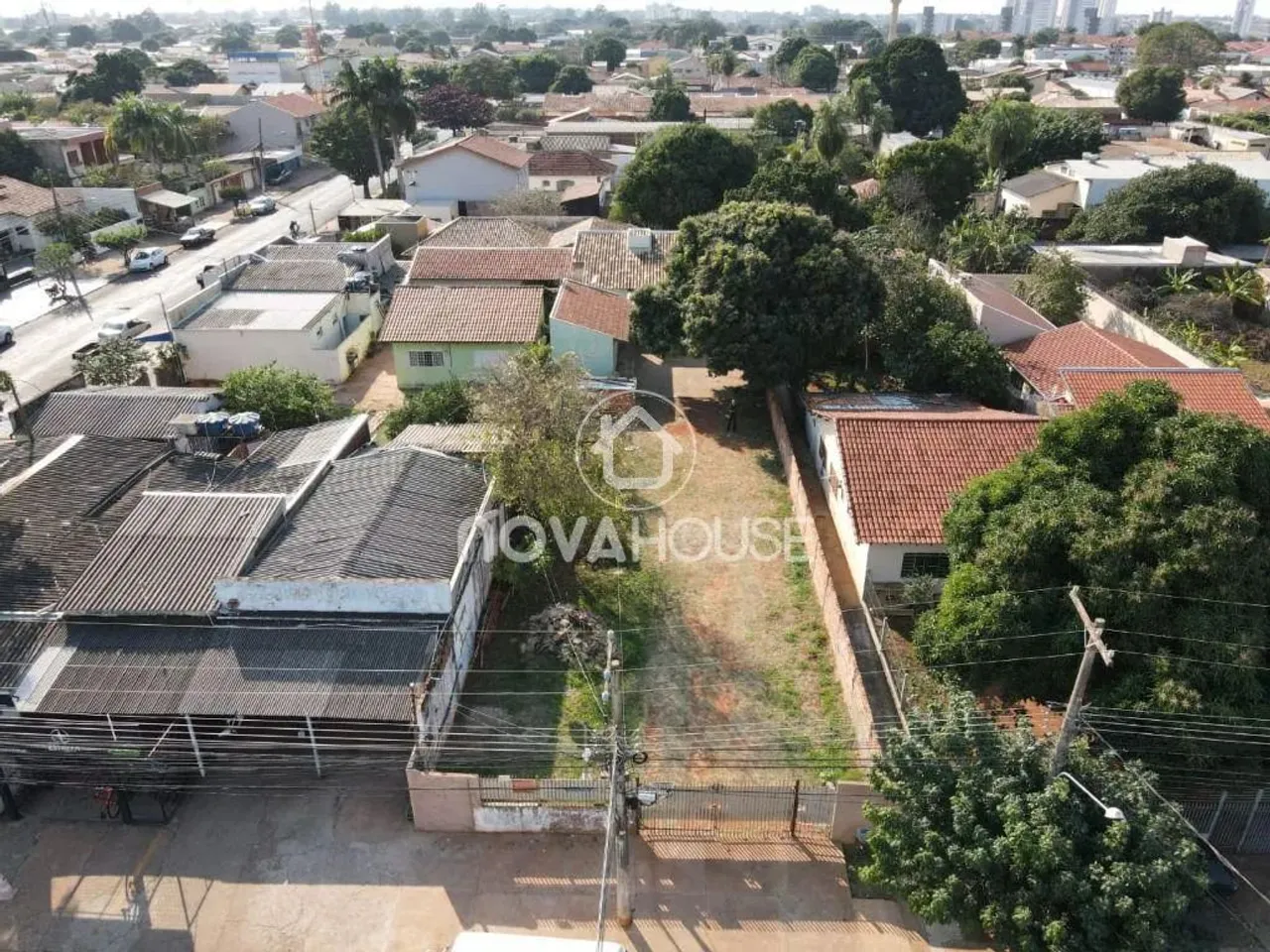 TERRENO DE 600 M² COM EXCELENTE LOCALIZAÇÃO.