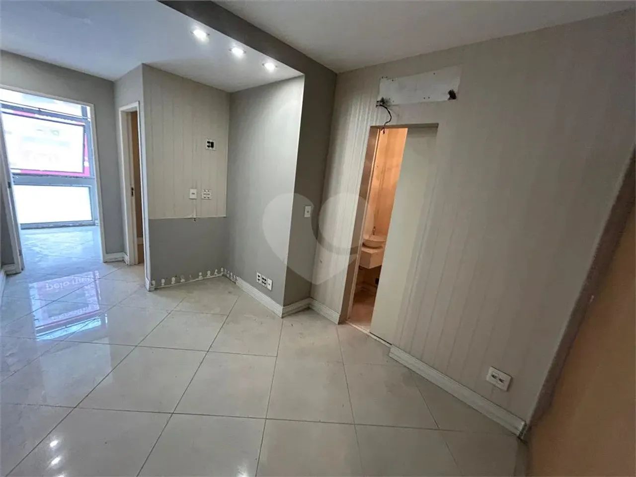 Sala Comercial Reformada em Localização Privilegiada  Copacabana