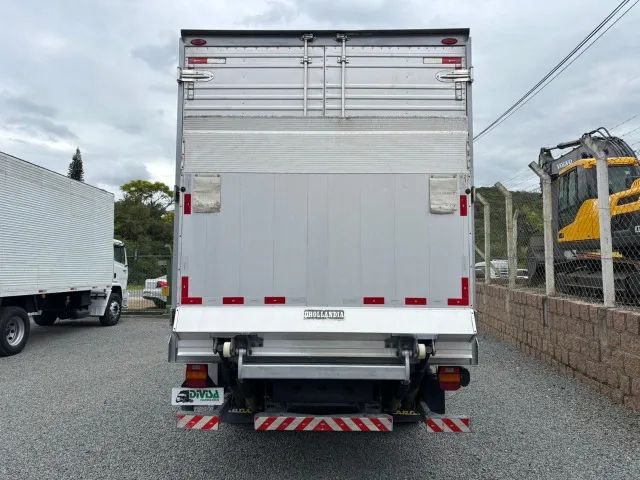 Mercedes-Benz Accelo 1016 Automático - Foto 4