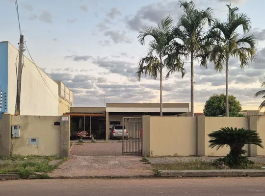 Imóvel para venda possui 362 metros quadrados com 4 quartos em Jardim das Violetas - Sinop