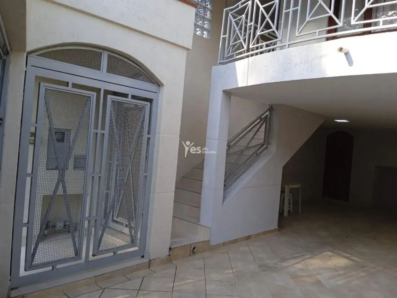 Casa de três andares á venda com 254 m², no bairro Parque Jaçatuba, com 3 dormitórios send - Foto 2