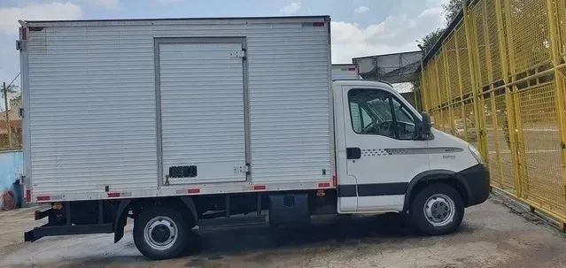 Iveco Daily 35s14 Baú Ano 2015 - Foto 4