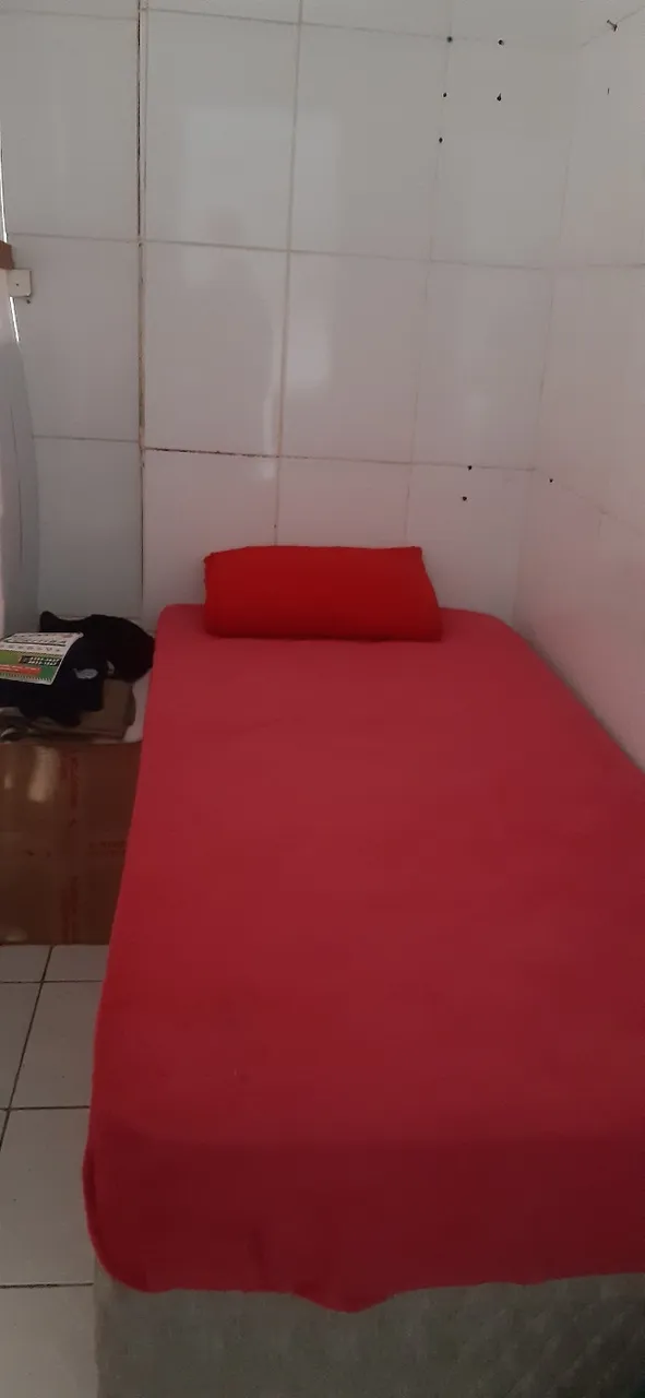 Alugo quarto simples