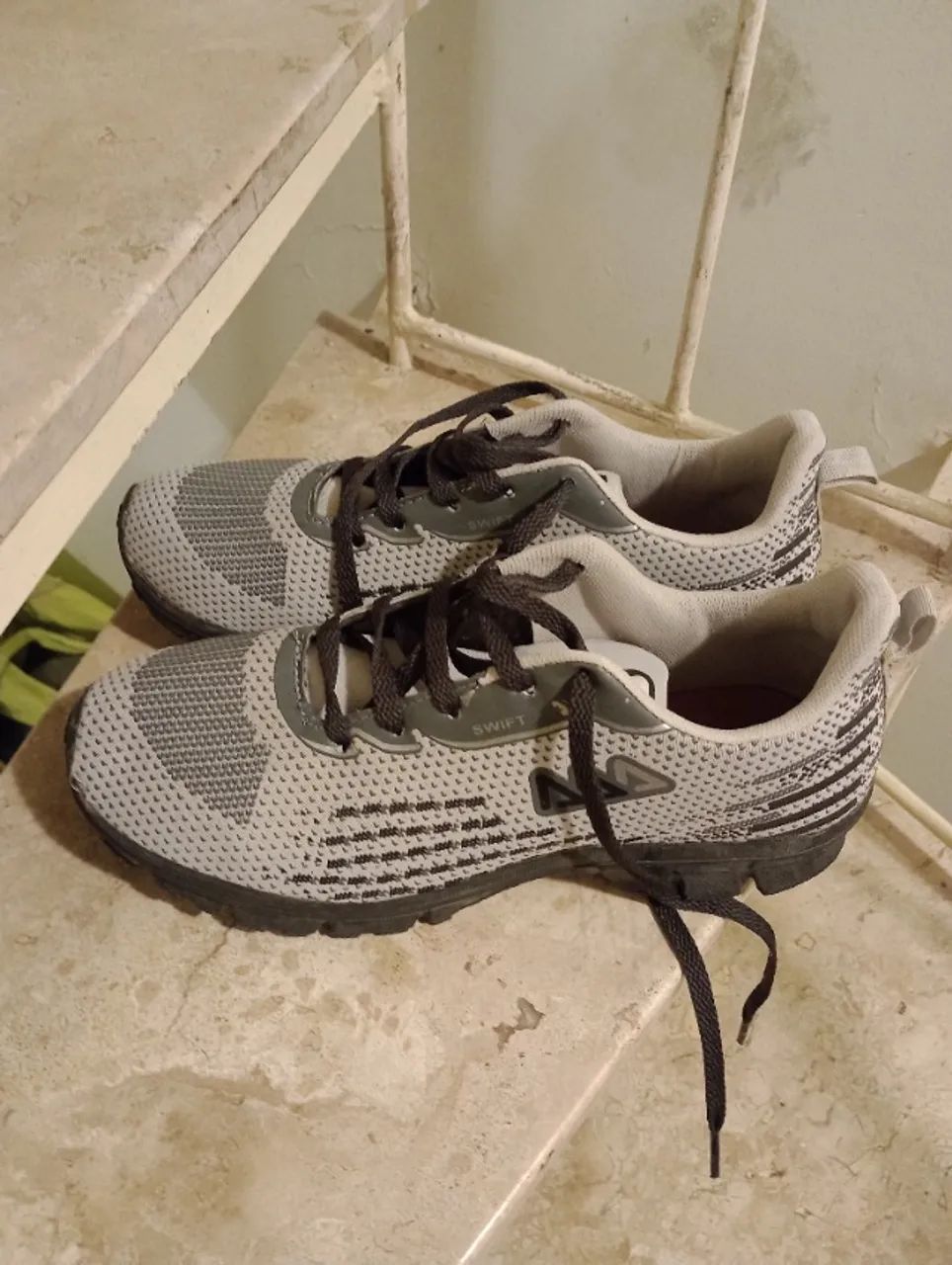 Tênis marca Aztron cinza - tamanho 40 - unissex - Foto 3