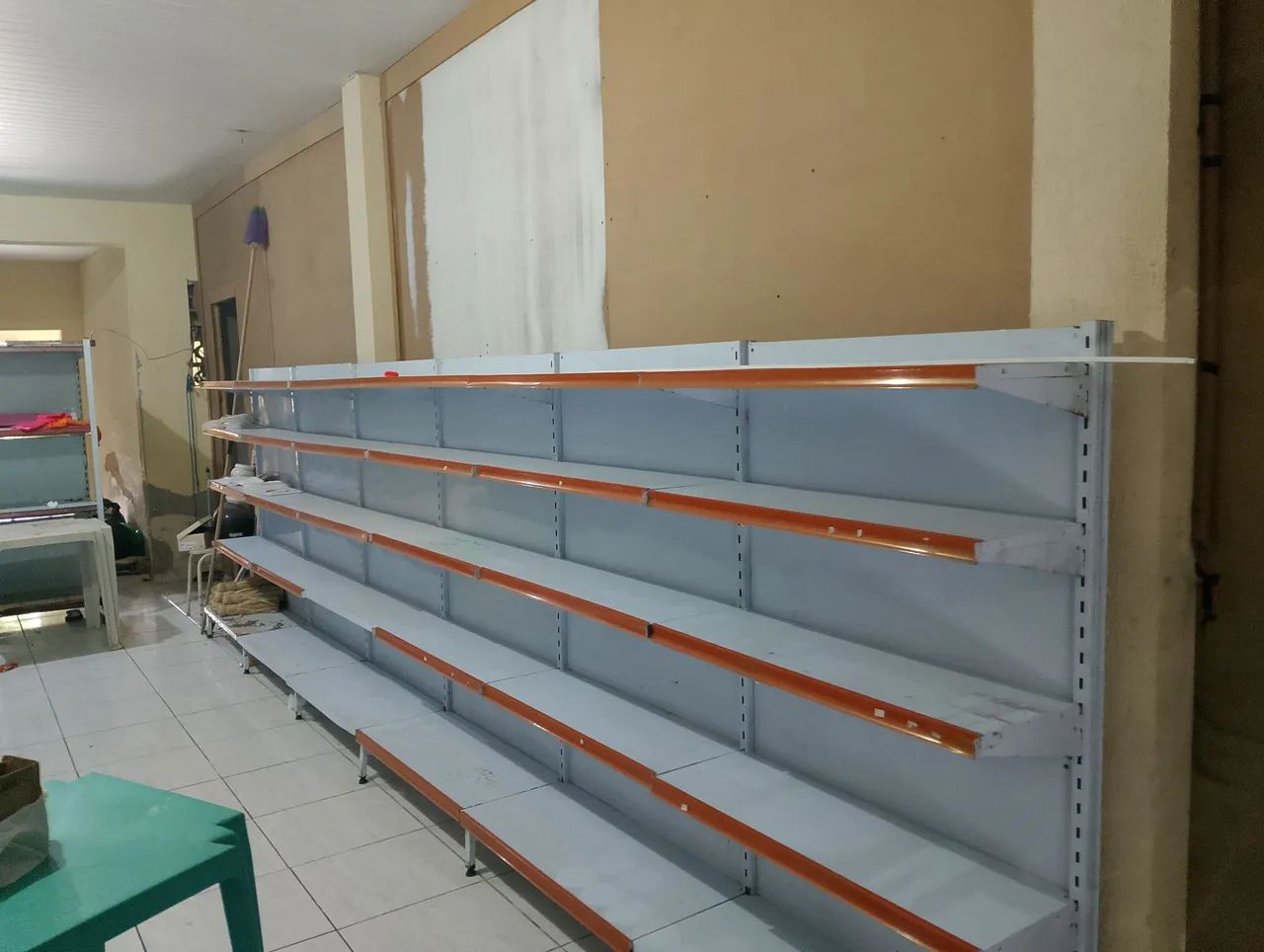 Gôndolas de Aço para Comércio 18 metros 350$. - Foto 3