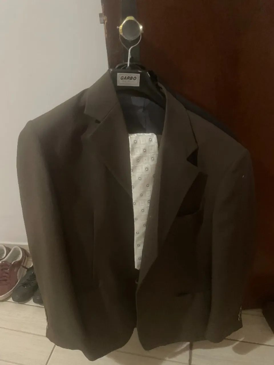 3 TERNOS e 5 CAMISAS - Foto 2