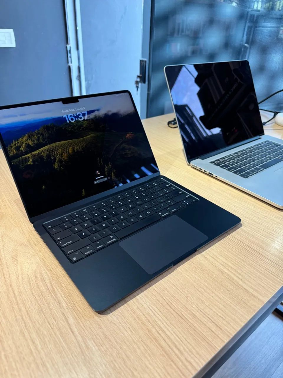 Apple MacBook Air - M2 - GPU 8 núcleos - RAM 16GB - SSD 1TB