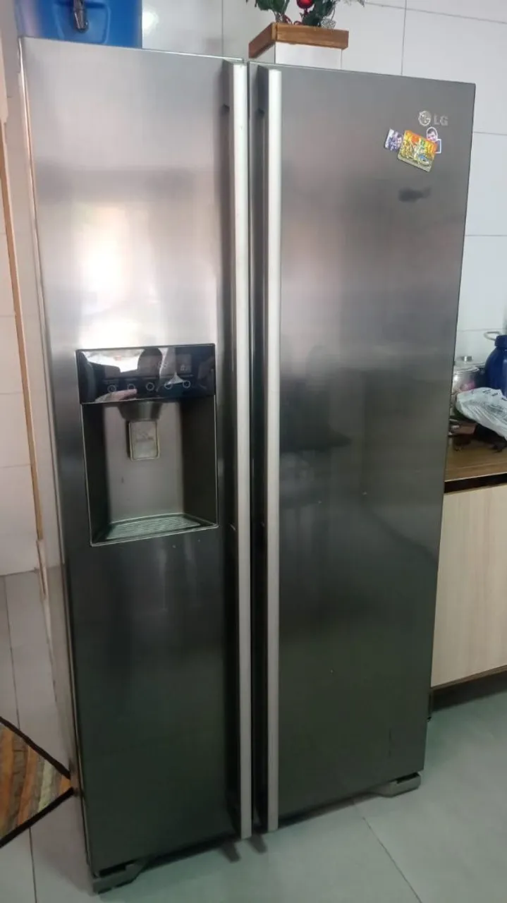 Geladeira LG Side by Side - com Dispenser de água e gelo na porta!