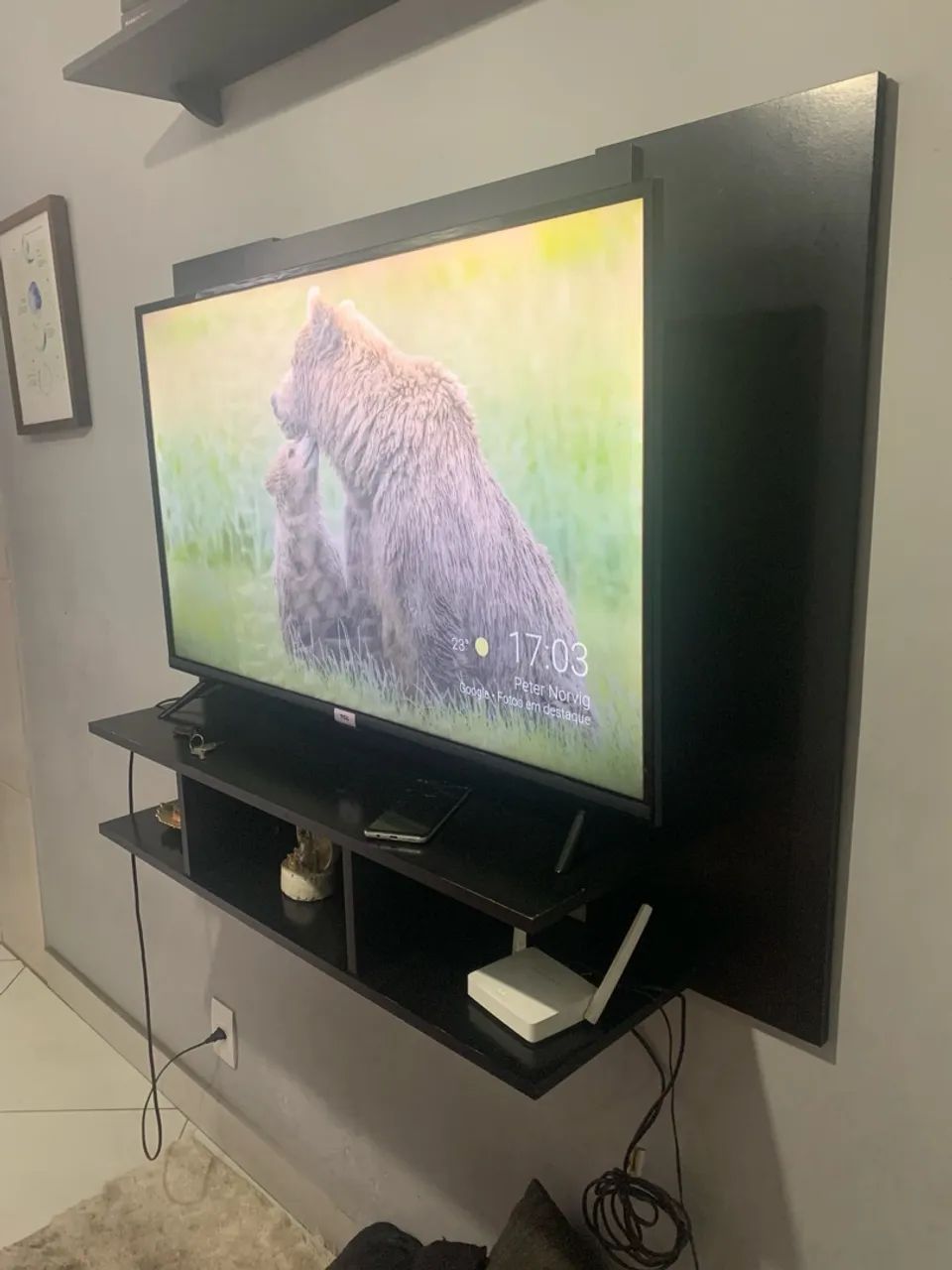Painel de TV Preto com Prateleira65204307516547122