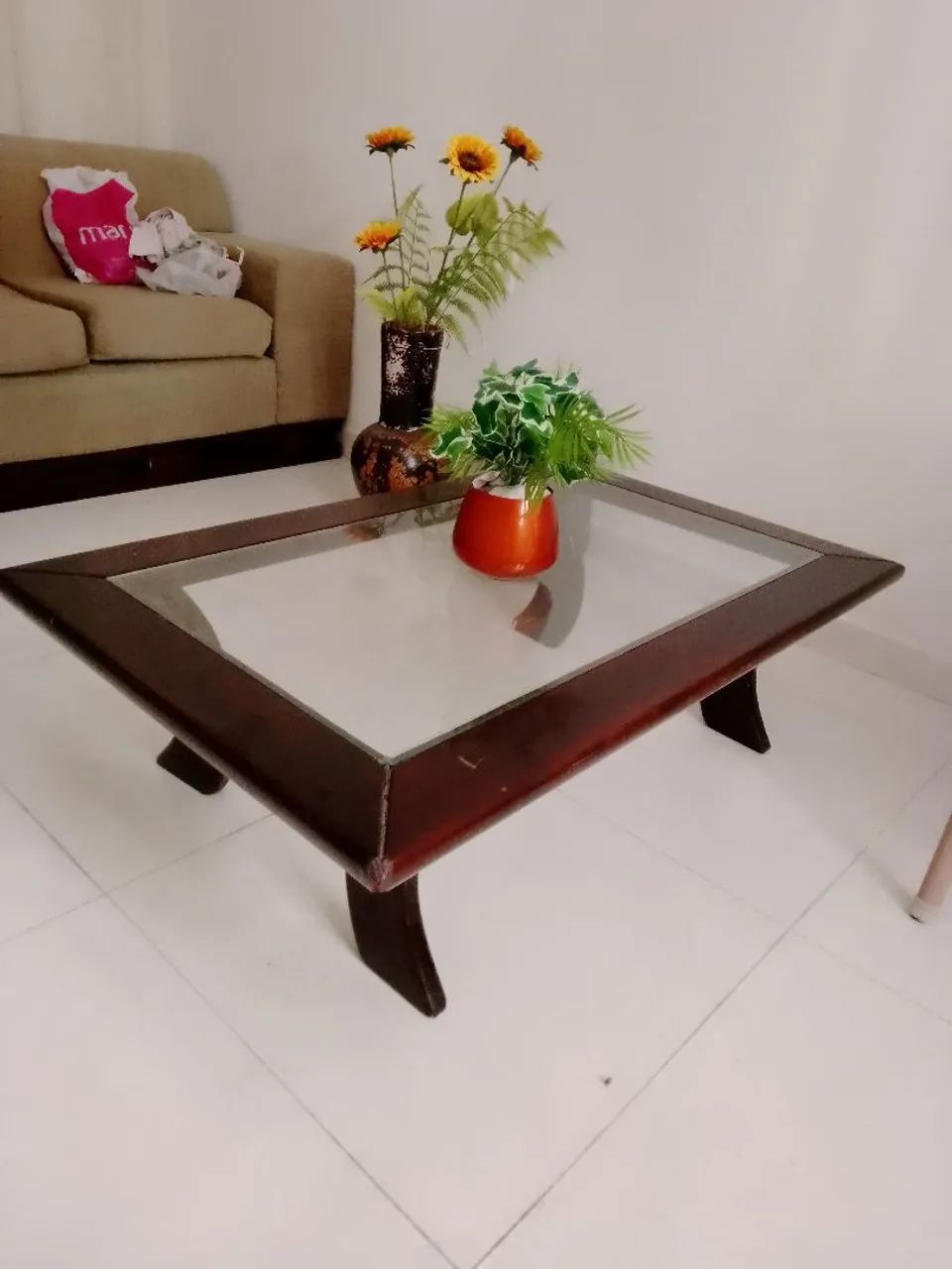 Mesa de centro em madeira com vidrom tampo de vidro - Foto 3