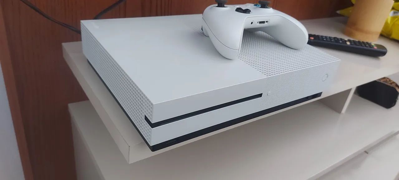 Xbox One S Com 1 Controle Impecável (ENVIO) - Foto 2