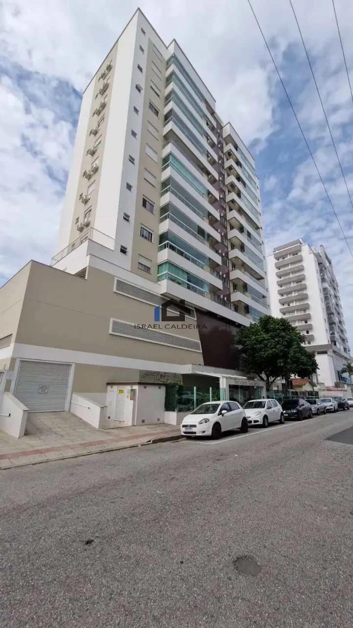AMPLO 2 DORMITÓRIOS, SUÍTE, GARAGEM - TOTALMENTE MOBILIADO NO KOBRASOL