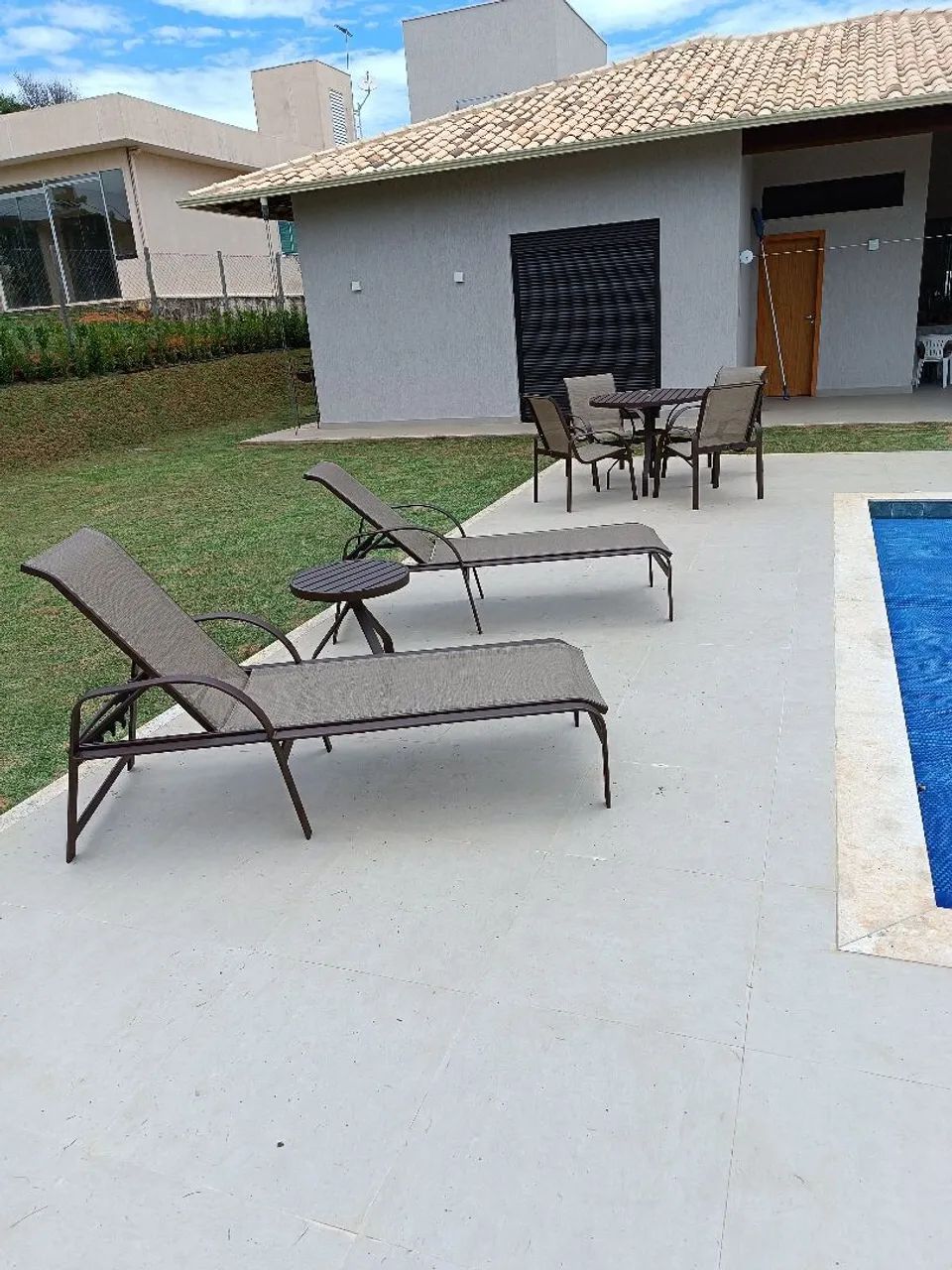 Conjunto de mesas e cadeiras com espreguiçadeiras em alumínio tela sling 