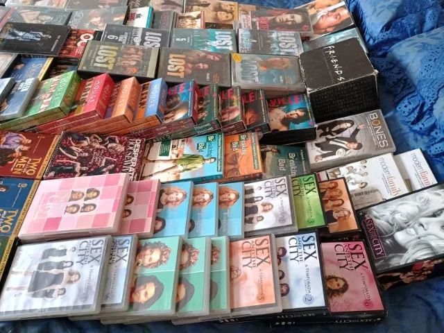 Séries originais e algumas autorais e filmes em DVD - Foto 2