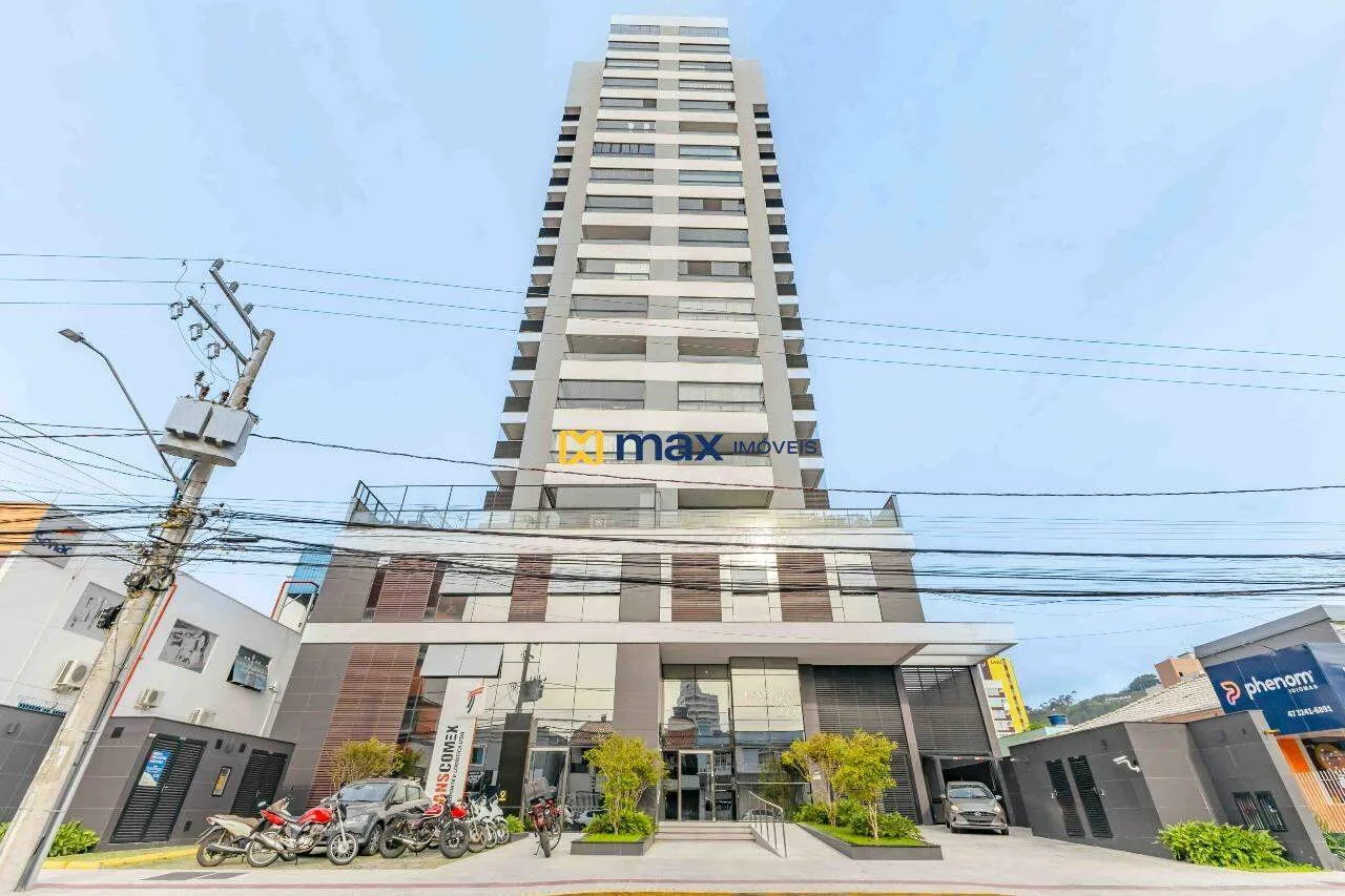 Excelente apartamento semi mobiliado com 3 quartos (1 suíte) à venda no bairro no Centro e