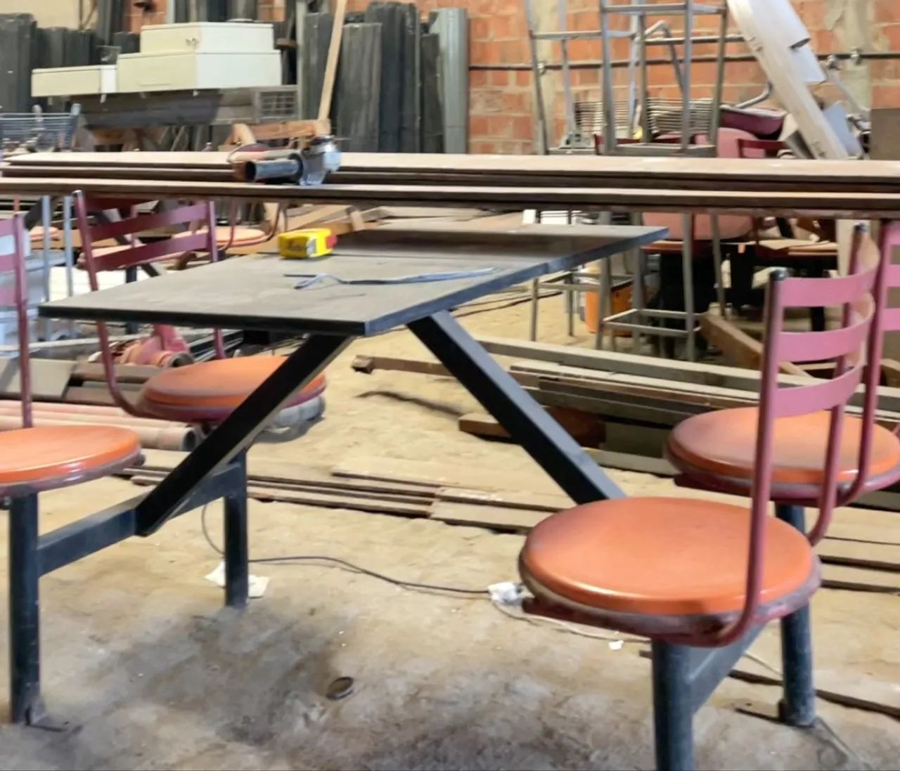 Cinco conjuntos de mesas para praça de alimentação. - Foto 2