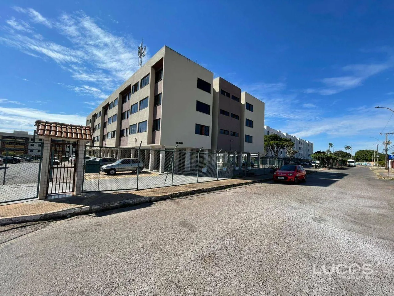 Apartamento com 3 dormitórios para alugar, 50 m² por R$ 1.913,09/mês - Taguatinga Norte -