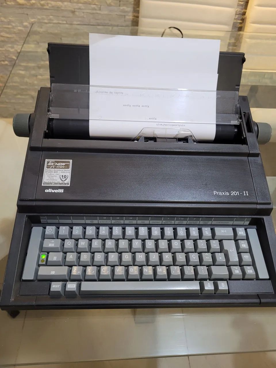 Máquina de escrever Olivetti Práxis 201 -II