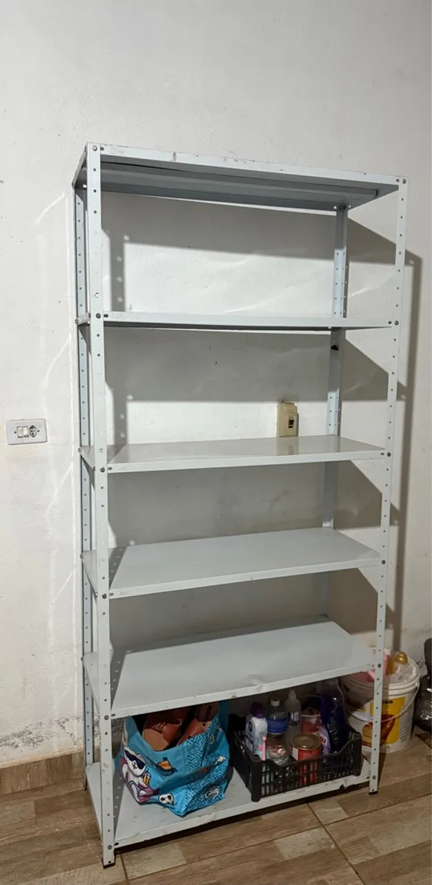 Estante de aço para cozinha ou área de serviço