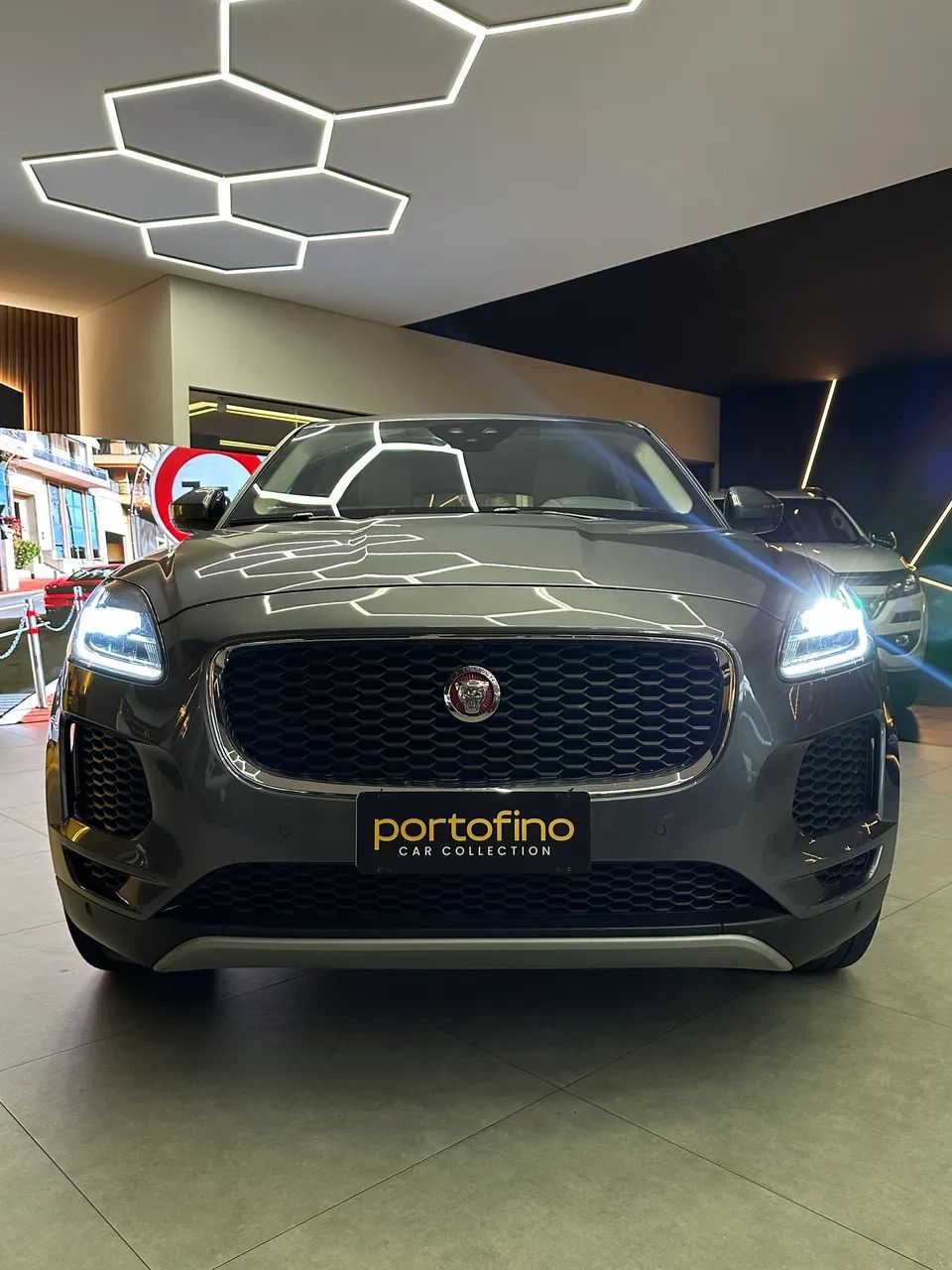 Jaguar E-Pace R-dynamic S 2.0 AWD 249cv Aut. 2020 - Foto 4
