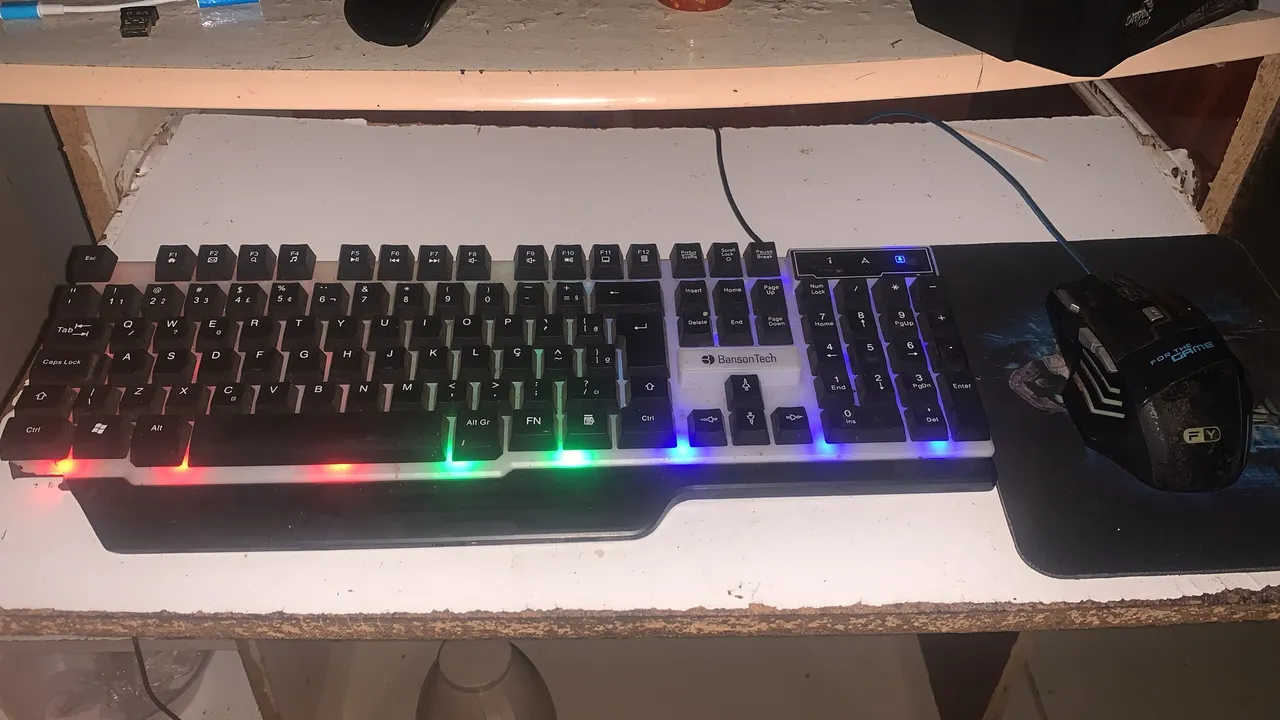 Teclado Gamer BansonTech com LED RGB
